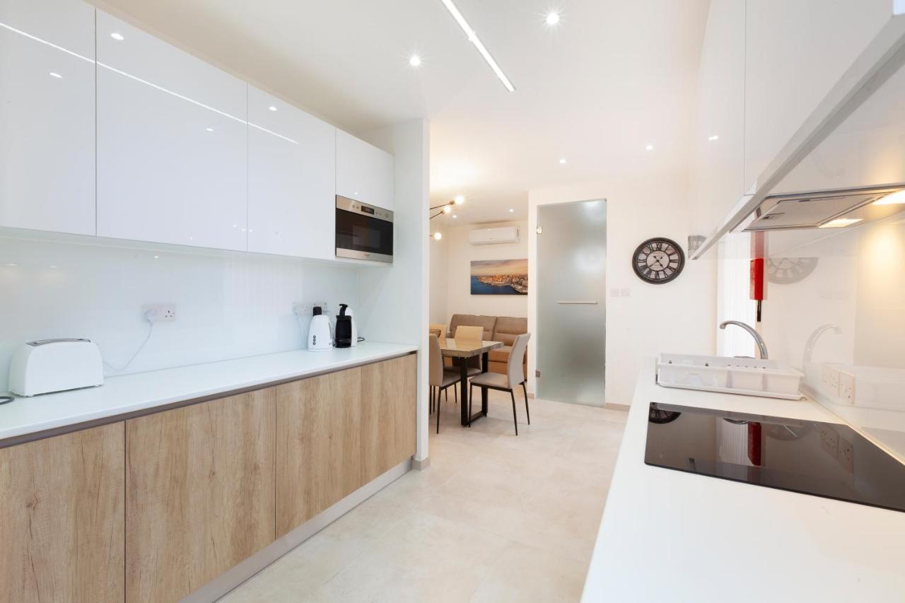 Fl56 - New 3Storey House - Private Entrance & Roof Floriana Eksteriør billede